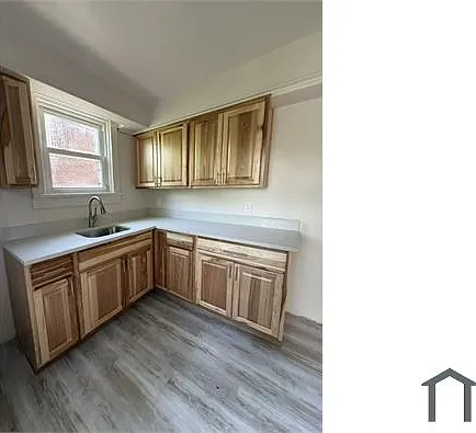 1128 Pearl St — Photo 2
