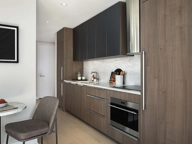 455 10th Ave #18G — Photo 4