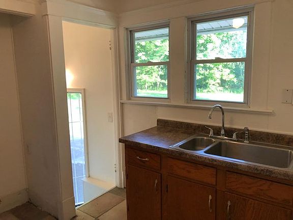 3rd image of 511 Bonnie Brae Ave SE