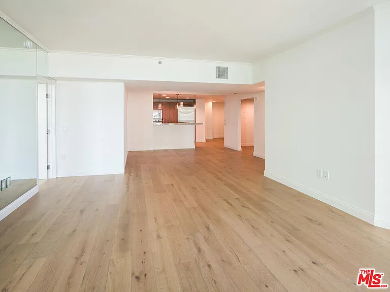 13650 Marina Pointe Dr #905 — Photo 11