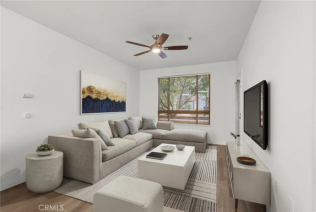 2 bed, 1042 sqft, $3,050 — Photo 2