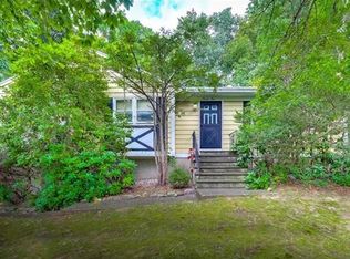 22 Lancaster Ln, Chestnut Ridge, NY 10952