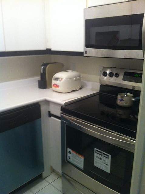 2nd image of 7 Carlton St #402