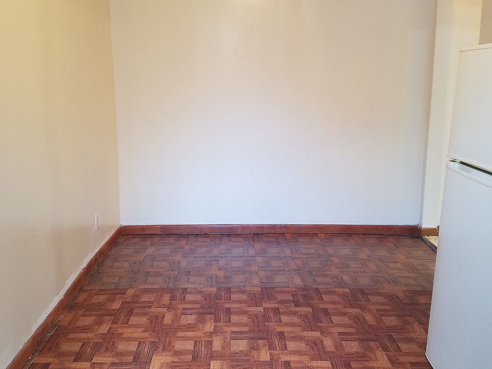 1st image of 2559 Steinway St APT 1R