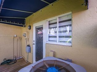 15200 SW 163rd St #B, Miami, FL 33187