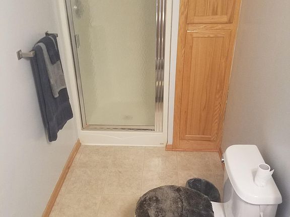 Main Floor Bath Rm