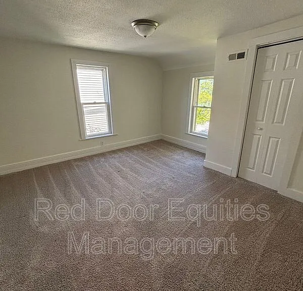 421 Washington Ave — Photo 12