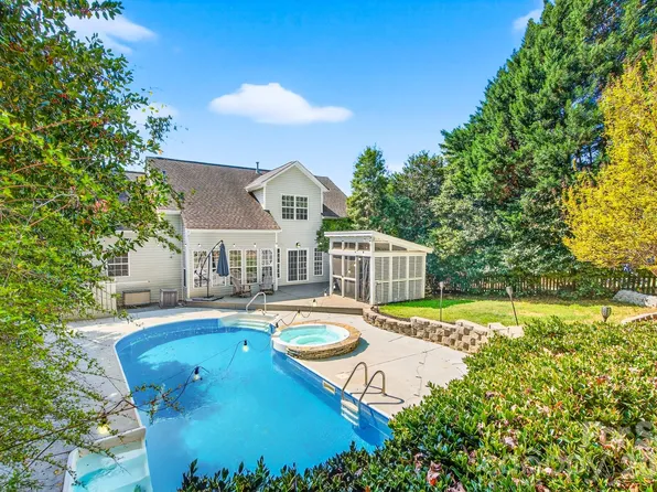 9101 Pitcairn Dr, Tega Cay, SC 29708