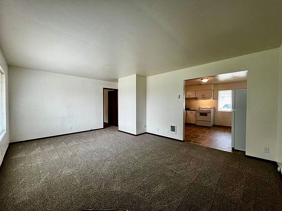 2nd image of 1131-1133 W Stewart St