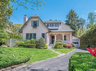 227 Littleworth Ln, Sea Cliff, NY 11579