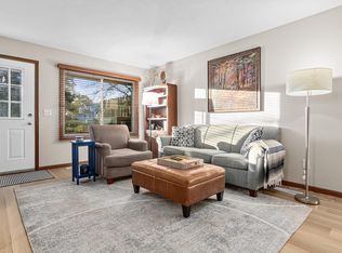 7672 13th St N, Oakdale, MN 55128