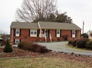 6550 Hunt Rd, Pleasant Garden, NC 27313
