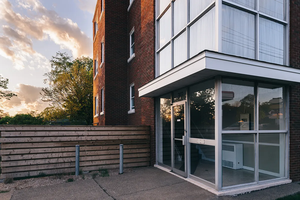 Building Photo - 3103 Connaught Ave #12