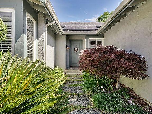 3rd image of 139 Mosswell Ct