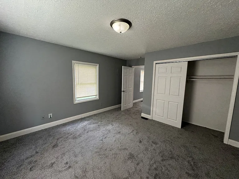 712 Melvenia St — Photo 14