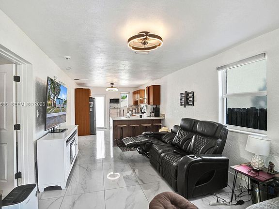 4th image of 2220 Hope St