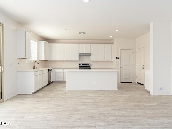 3rd image of 36505 W SAN ALVAREZ Avenue
