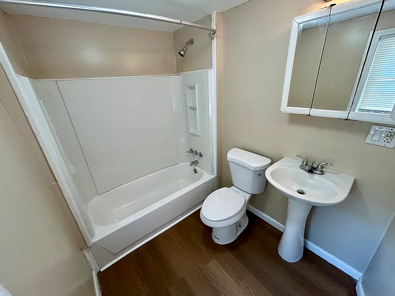 71 Schubert St — Photo 8