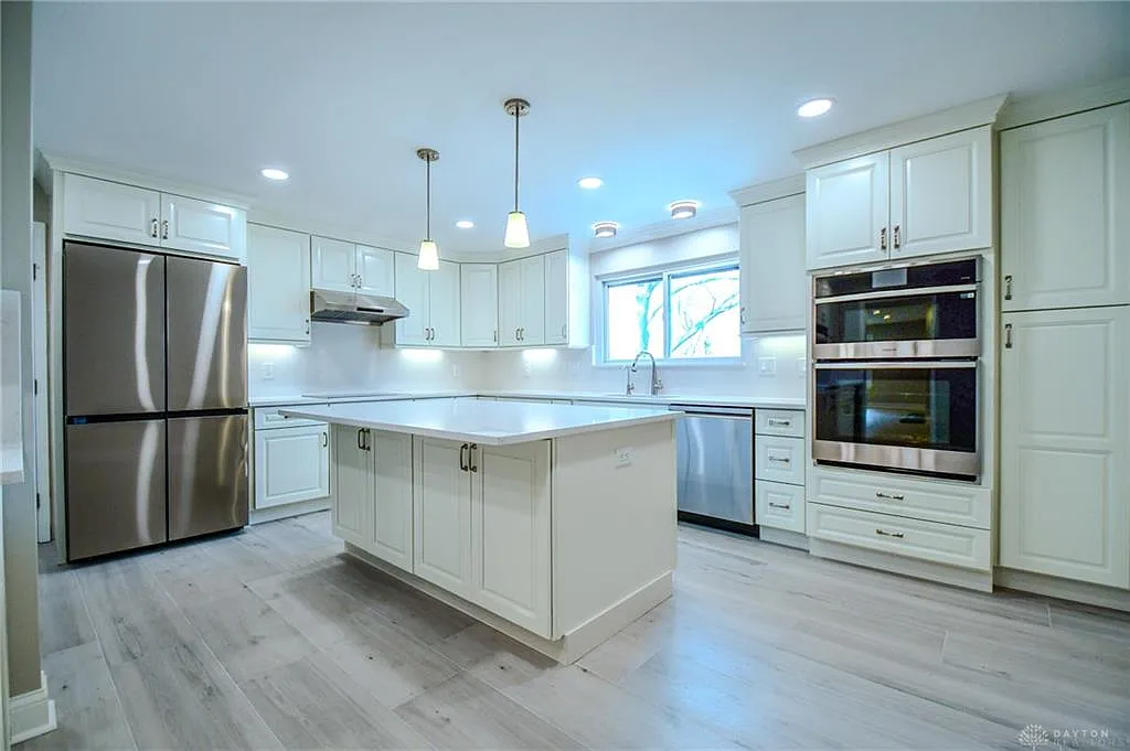 3 bed, 2.0 bath, 2200 sqft, $3,300 — Photo 1