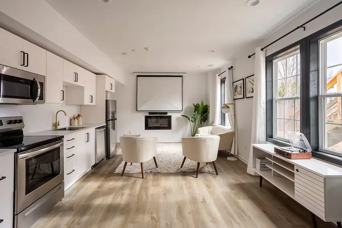 2 bed, 997 sqft, $1,700 — Photo 1