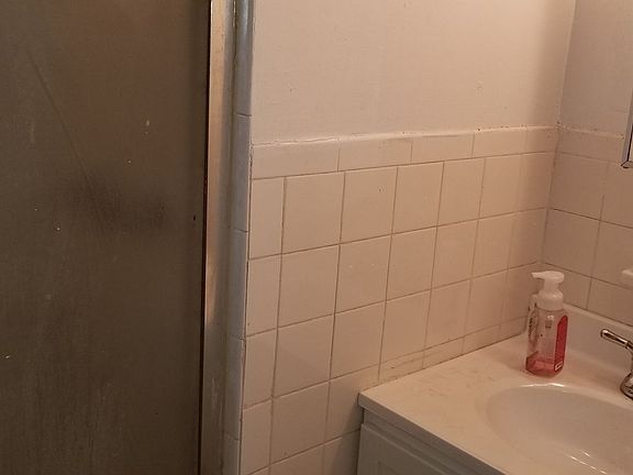 5th image of 232 E 81st St #4D