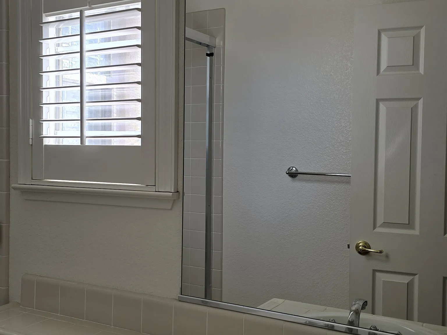 6 bed, 5.5 bath, 4500 sqft, $1,500 — Photo 3