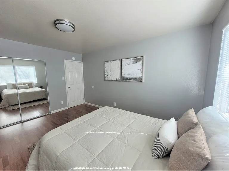 1533 Harmon St — Photo 2