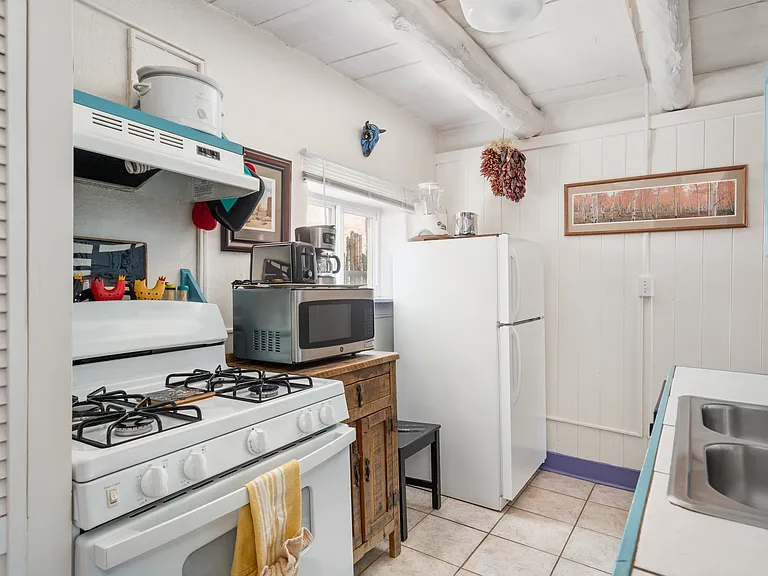 140 W Berger St #B — Photo 5