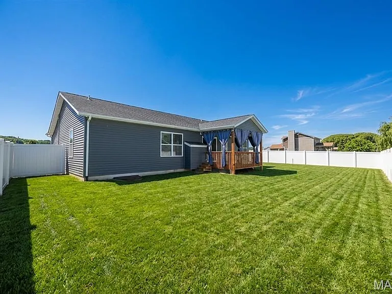 407 Sammy Ln — Photo 43