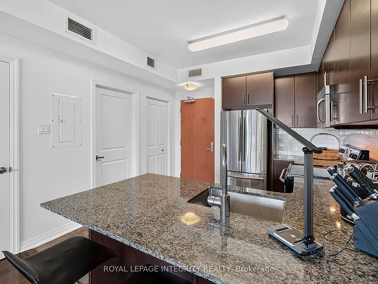 242 Rideau St #2505 — Photo 27