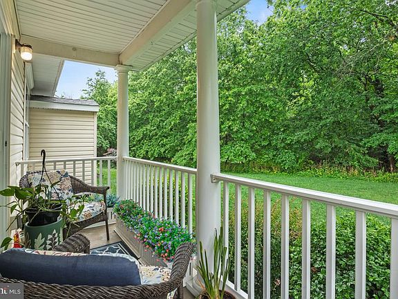 3rd image of 203 Prairie Ct