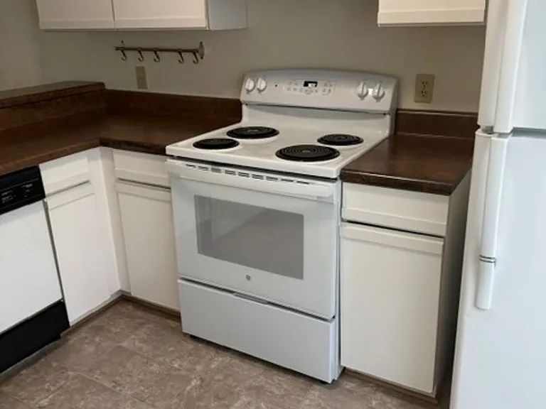 807 Seawinds Ln — Photo 4
