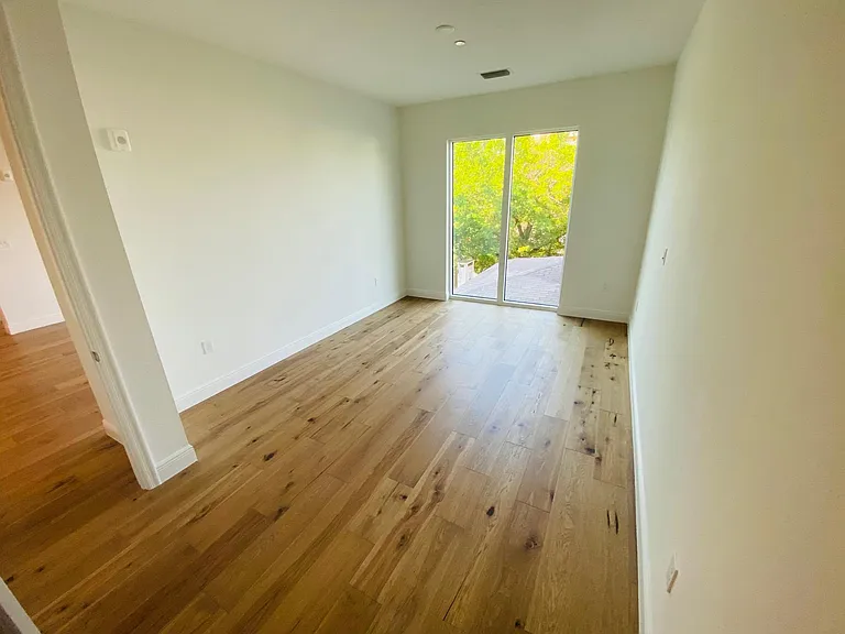 644 3rd Ave S #303 — Photo 16