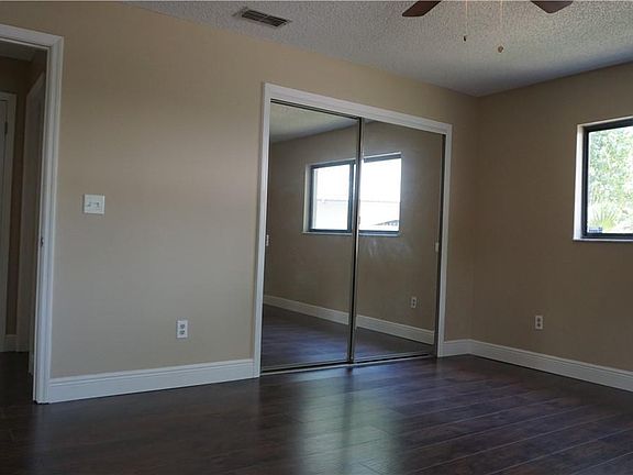 5th image of 1085 Cottonwood Ct