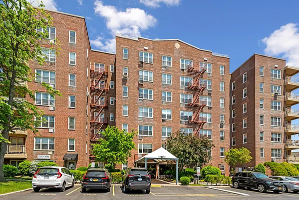 Sold by Douglas Elliman | media 21