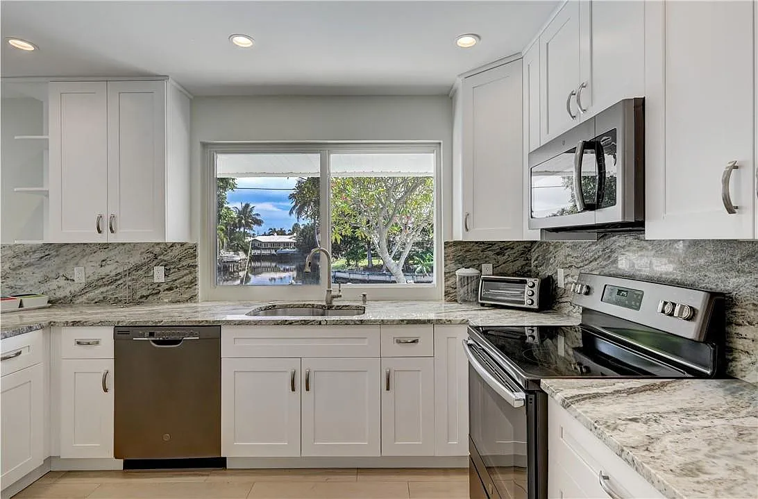 3 bed, 2.0 bath, 1610 sqft, $6,950 — Photo 3