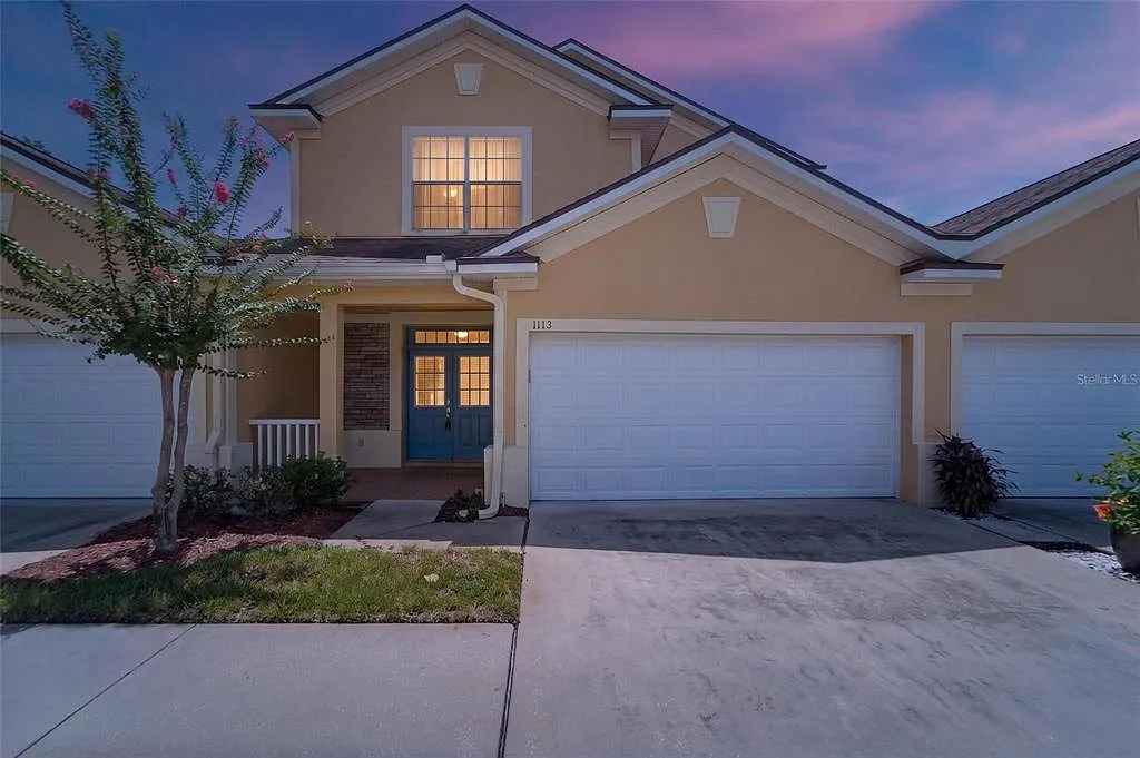 3 bed, 2.5 bath, 2274 sqft, $2,850 — Photo 1