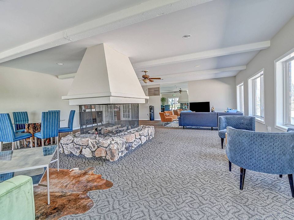 Clubhouse Lounge