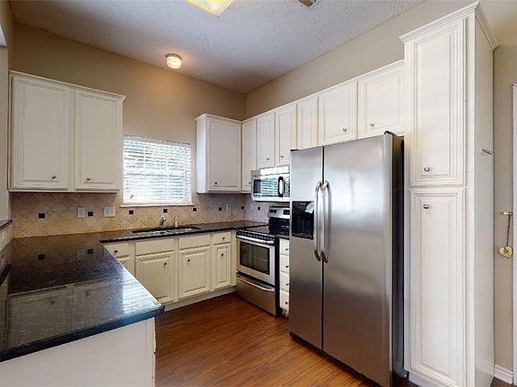 4th image of 1623 Park Pl