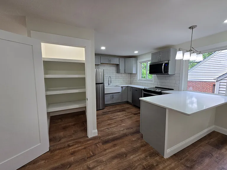 6305 Englewood Ave #1 — Photo 14