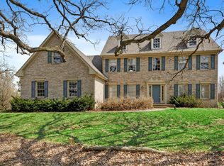 5N017 W Woods Dr, St Charles, IL