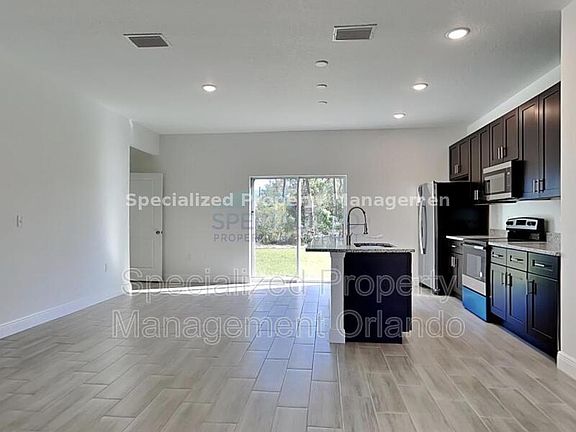 5th image of 209 Marion Oaks Ln