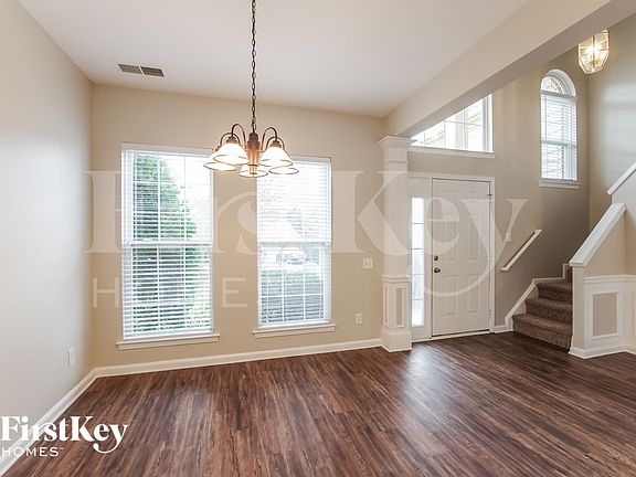 5th image of 924 Clearbrook Rd