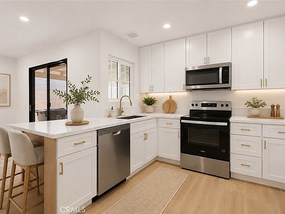 4th image of 54105 Avenida Mendoza