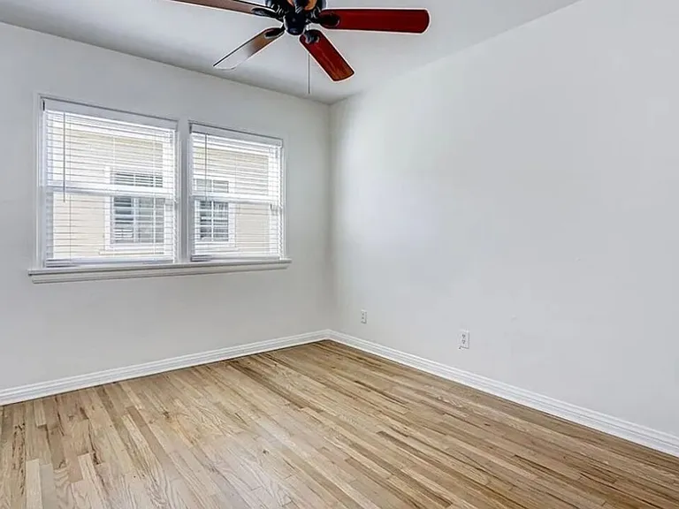 1430 Ocean Park Blvd — Photo 11