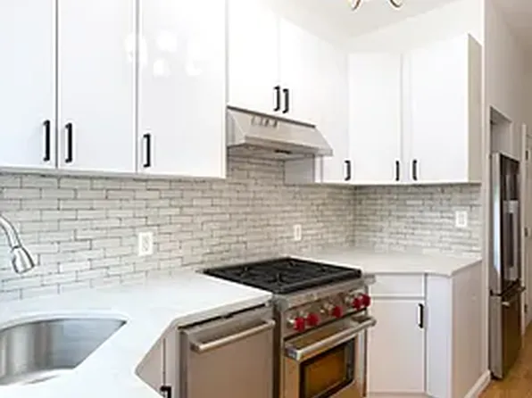 988 Willoughby Avenue image 1 of 11