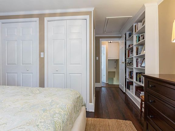 Built-in Bookshelves in MBR
