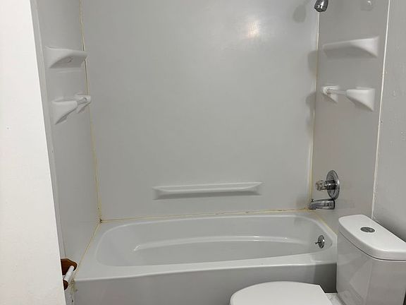4th image of 1040 Fairfield Ave #98