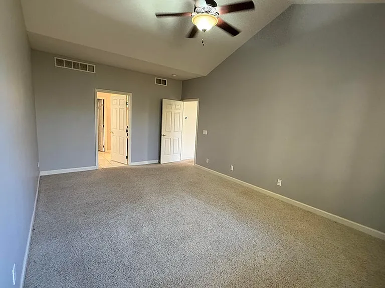 18145 Shoreline Ct — Photo 25