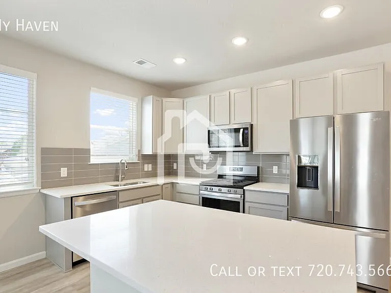 1320 Hoyt St #6 — Photo 5